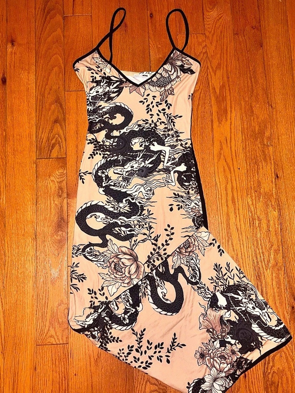 Fashion Nova “Dragon Tattoo Maxi Dress” Size M.